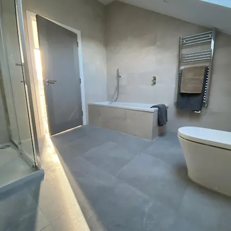 Beautiful Penthouse In - New * Бристоль