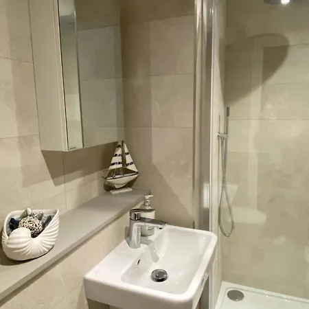 Beautiful Penthouse In - New Бристоль