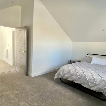 Beautiful Penthouse In - New *