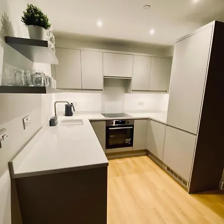 Beautiful Penthouse In - New Bristol